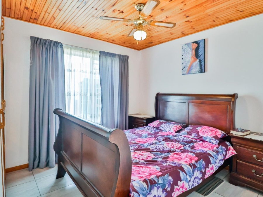 5 Bedroom Property for Sale in De Kelders Western Cape